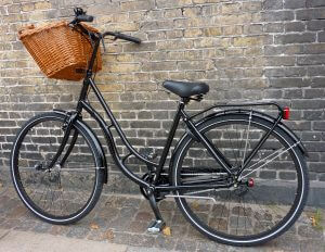 womens hybrid bike with basket